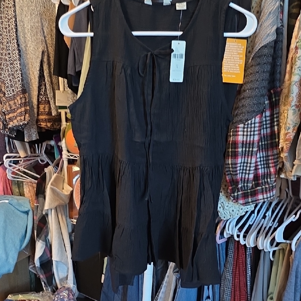 Chic Black Sleeveless Blouse